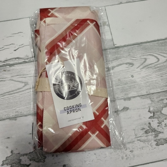 SEWING DOWN SOUTH Cooking Apron in Perfectly Plaid NEW - Picture 3 of 3